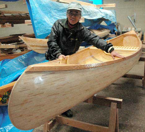Una canoa de palitos chinos